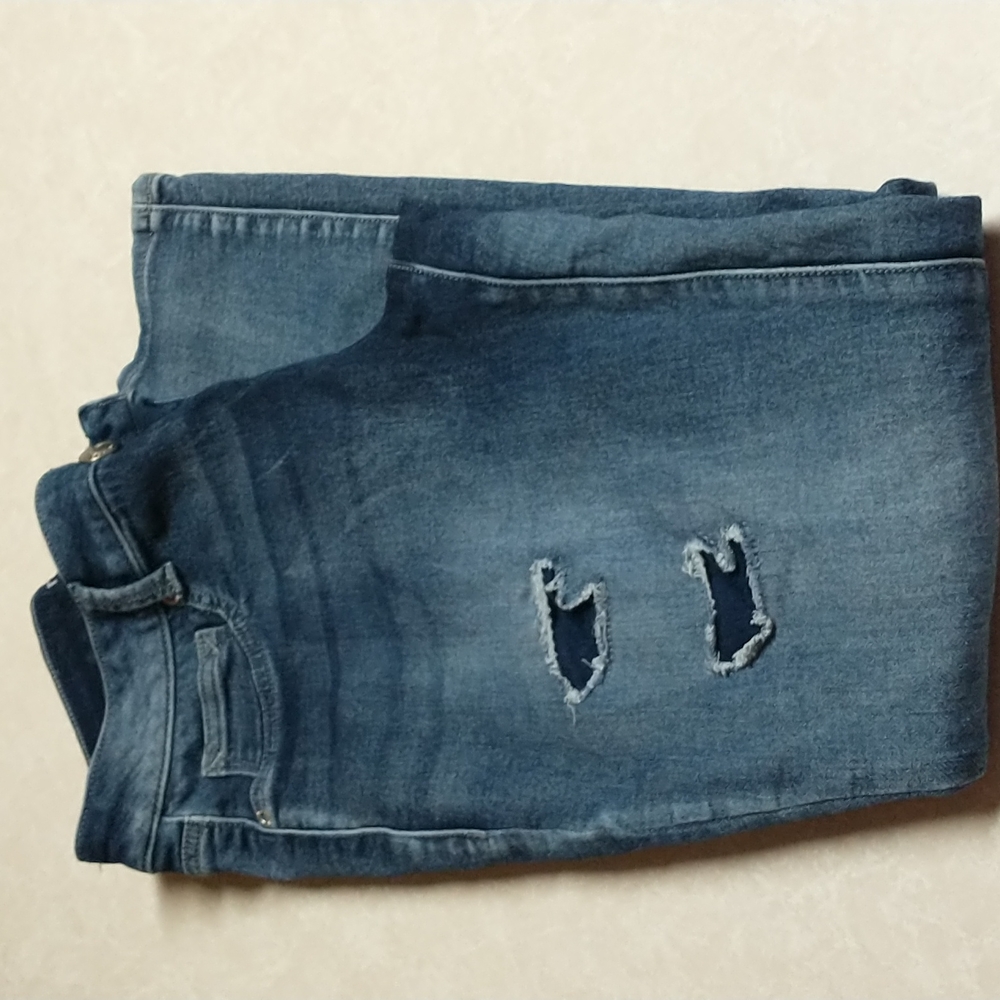 Distressed jeggings